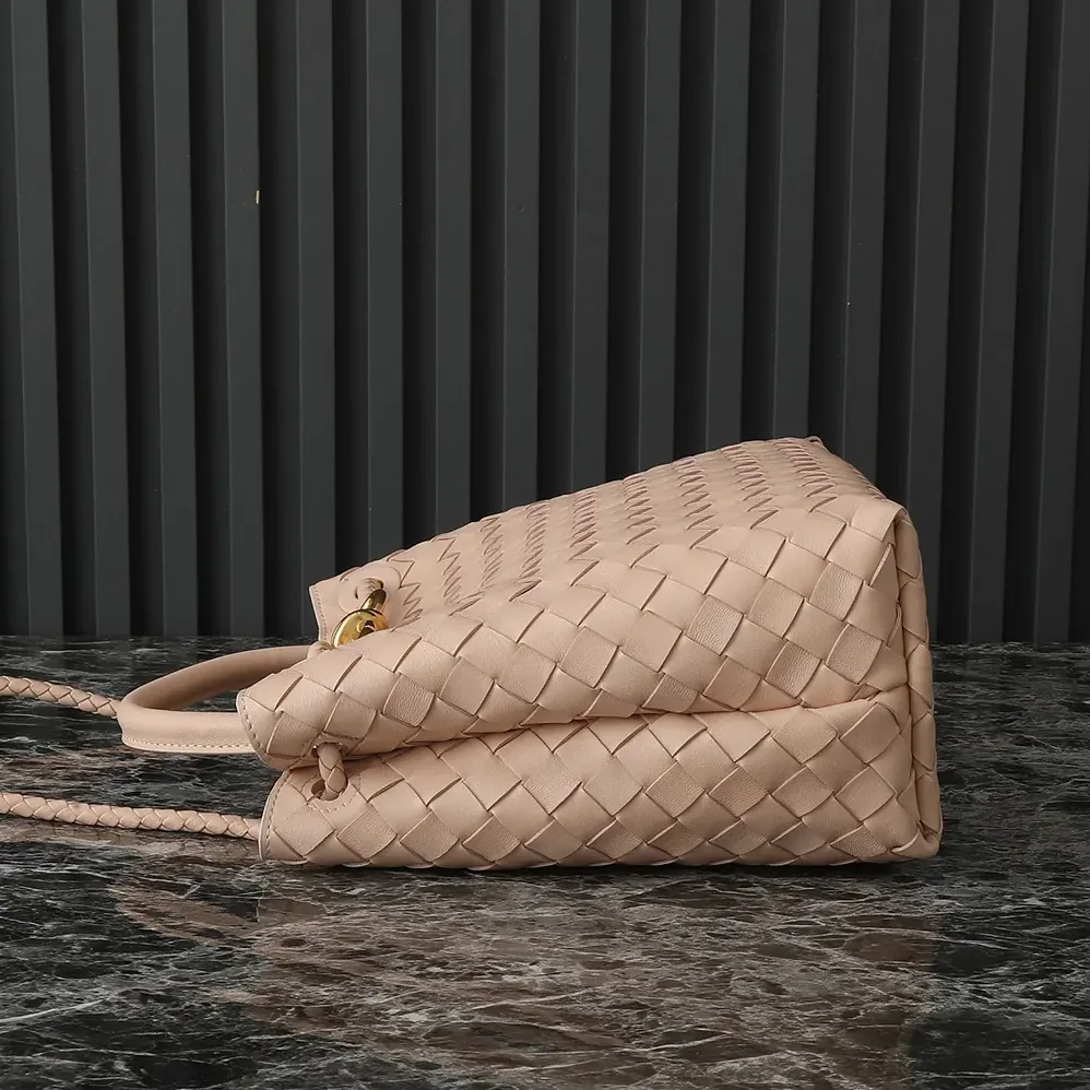 Bottega Veneta Medium Andiamo in Supple Intrecciato Leather for Women in Pink Bottega Veneta Medium Andiamo in Supple Intrecciato Leather for Women in Pink