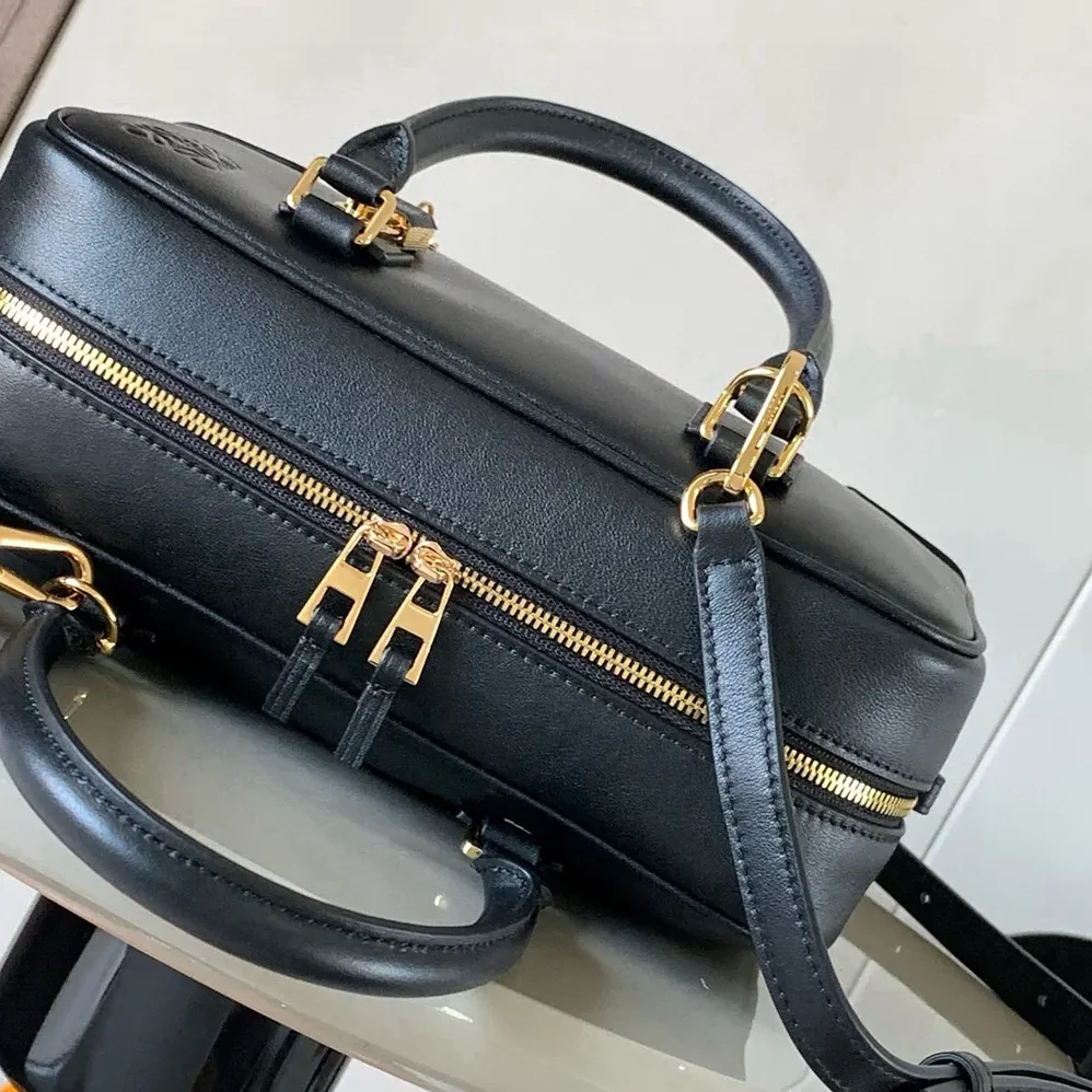 Loewe Amazona 23 Bag in Nappa Calfskin for Unisex in Black Loewe Amazona 23 Bag in Nappa Calfskin for Unisex in Black