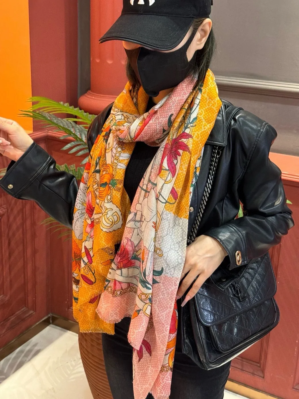 Gucci Flora Silk Scarf Floral Pattern / Gucci Flora Silk Scarf Floral Pattern /