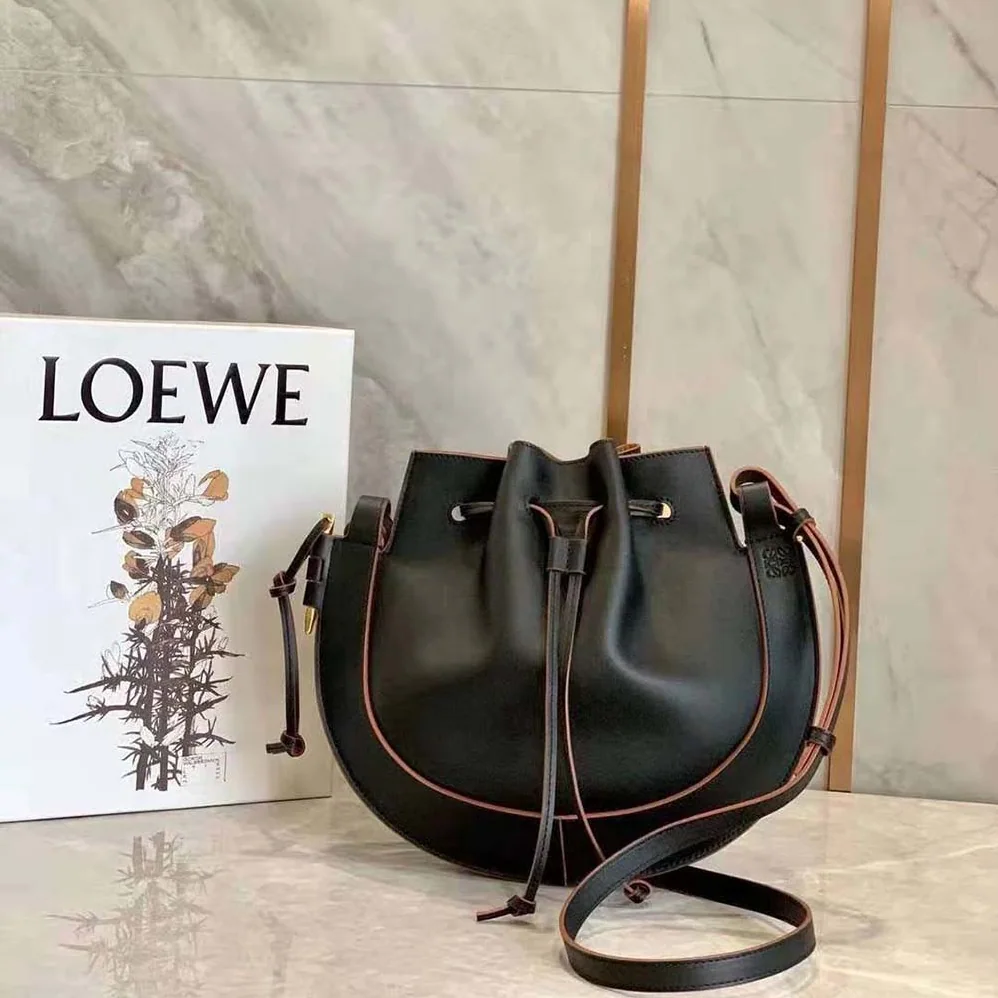 Loewe Horseshoe Bag in Nappa Calfskin for Women in Black Loewe Horseshoe Bag in Nappa Calfskin for Women in Black
