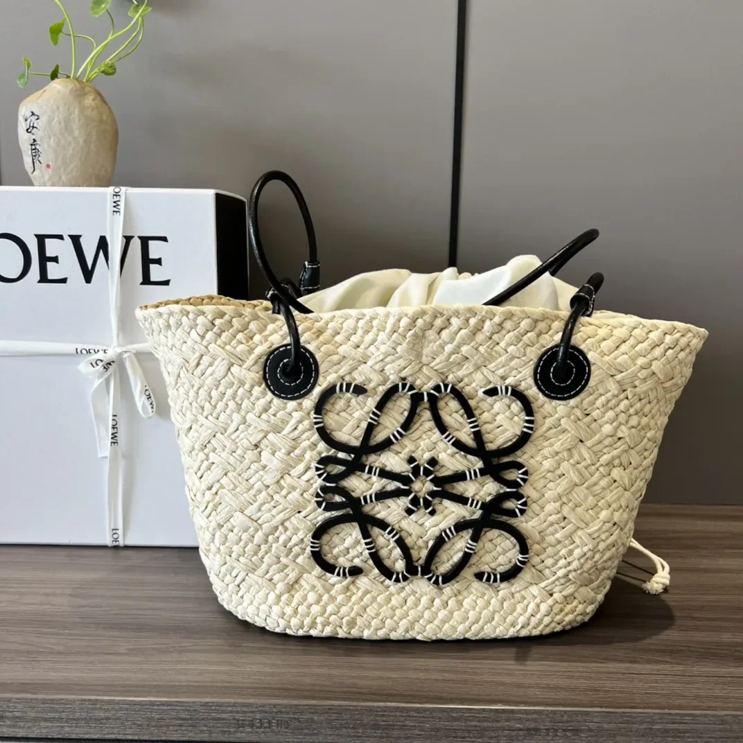 Loewe Small Anagram Basket Bag Beige/Black / A223P65X01 Loewe Small Anagram Basket Bag Beige/Black / A223P65X01