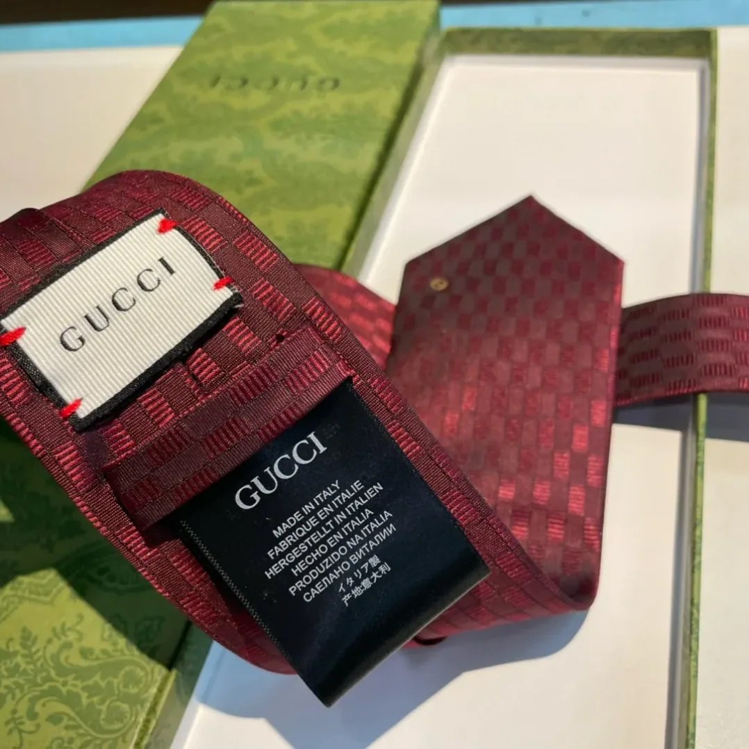 Gucci Geometric Pattern Silk Tie Red Gucci Geometric Pattern Silk Tie Red