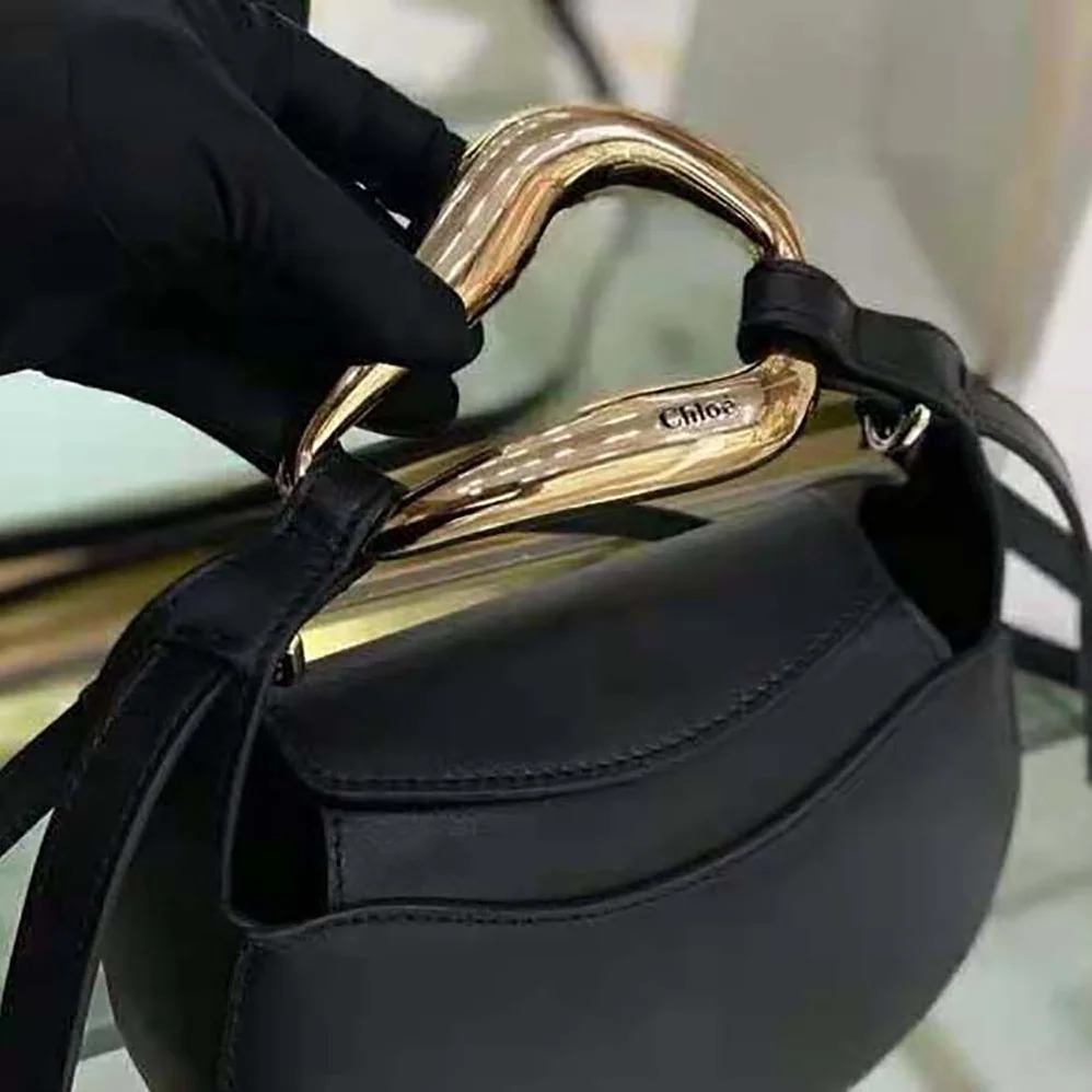 Chloe Kiss Small Purse in Small Grain Calfskin for Women in Black