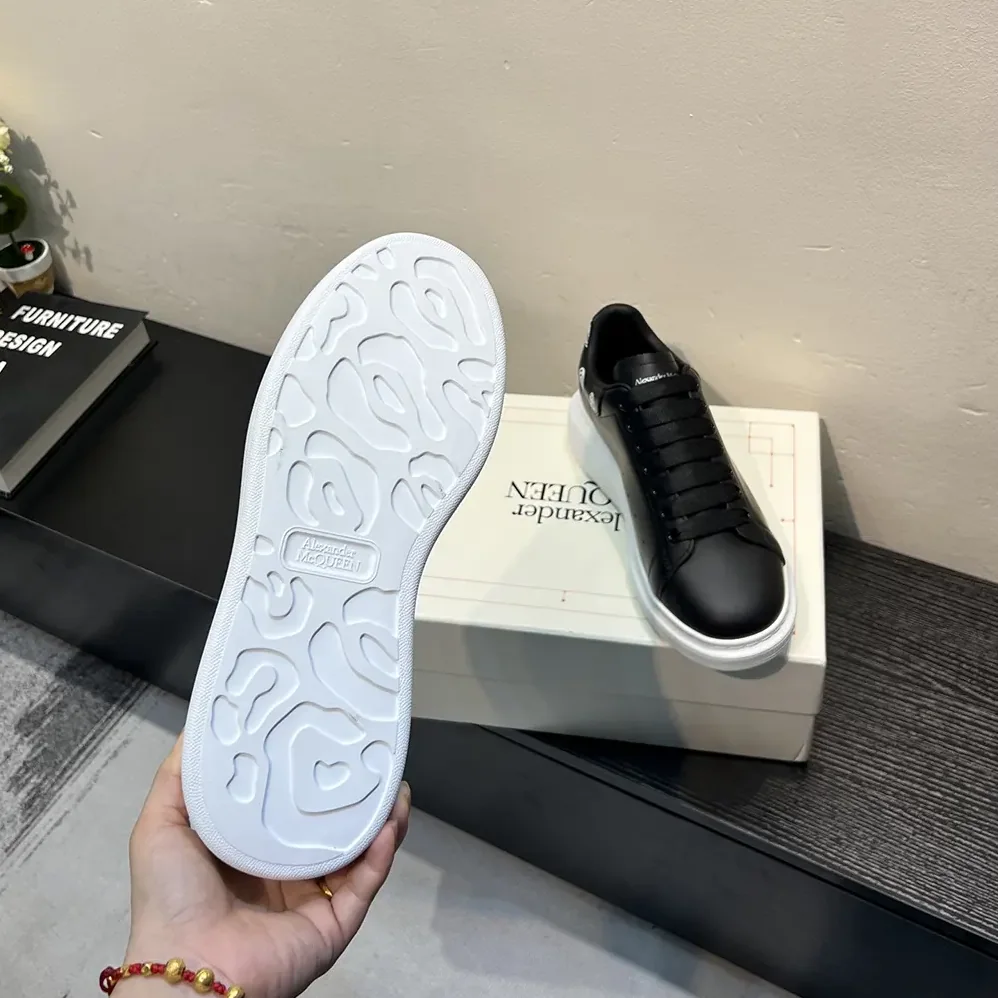 Alexander Mcqueen Oversized Sneaker in Black for Unisex in White