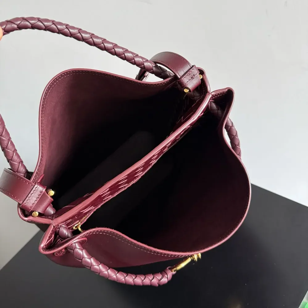 Bottega Veneta Andiamo Bucket in Silky Calf Leather for Women in Maroon