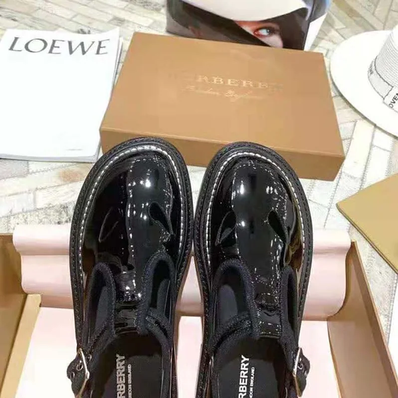 Burberry T-Bar Shoes Upgraded High-Gloss Patent Leather for Women in Black Burberry T-Bar Shoes Upgraded High-Gloss Patent Leather for Women in Black