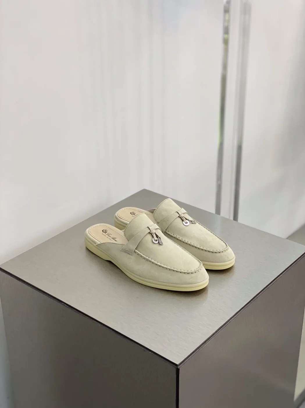 Loro Piana Babouche Charms Walk Loafers Linen – FAI1543 Loro Piana Babouche Charms Walk Loafers Linen – FAI1543