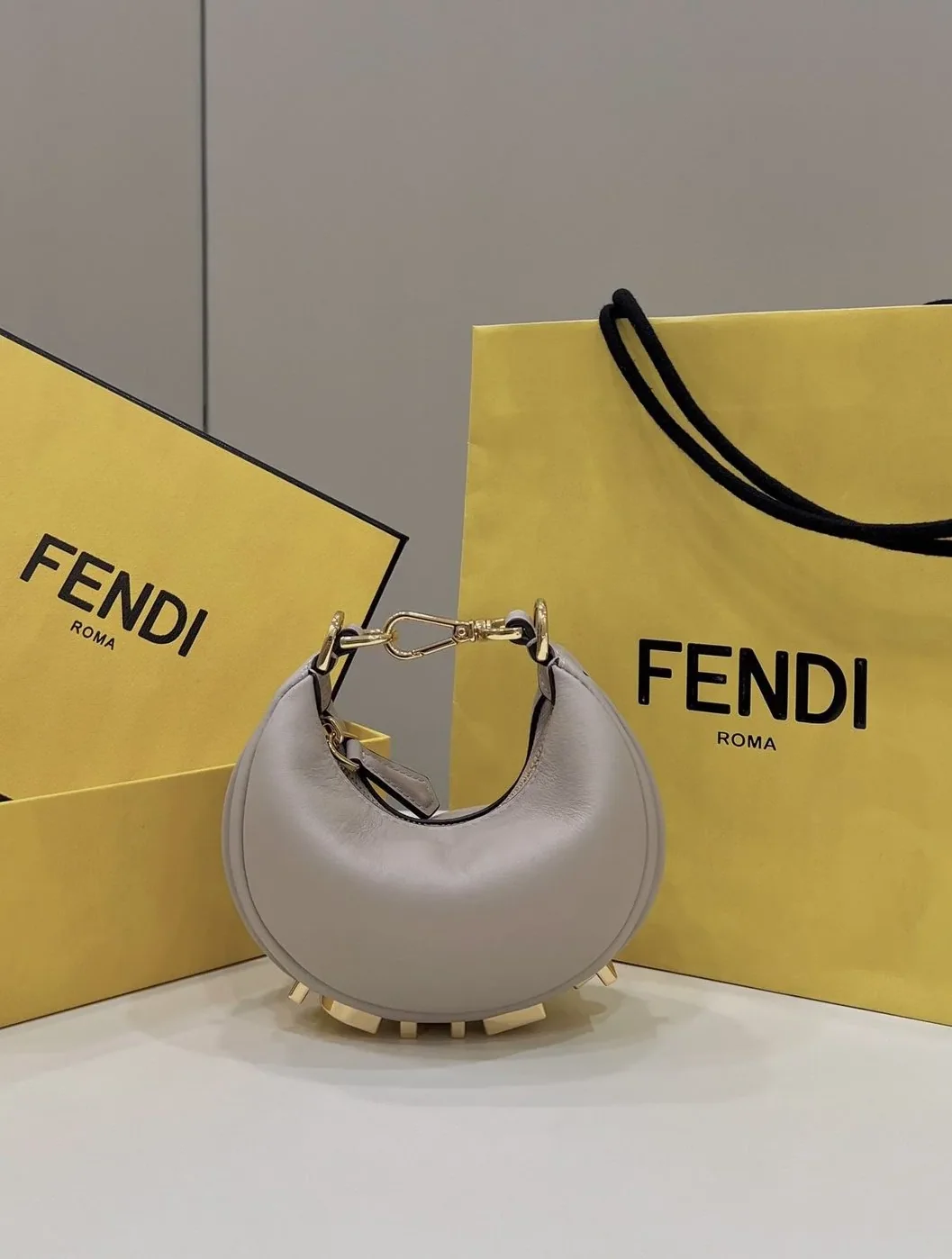 Fendi Nano Fendigraphy Pink Charm 7AS089AKKTF1K38 Fendi Nano Fendigraphy Pink Charm 7AS089AKKTF1K38