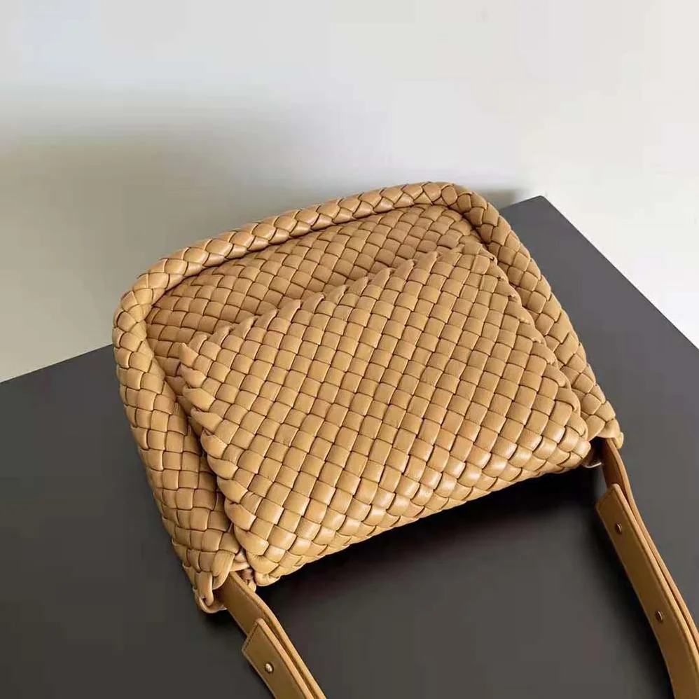 Bottega Veneta Cobble Shoulder Bag Small Padded Intreccio Leather for Women in Brown Bottega Veneta Cobble Shoulder Bag Small Padded Intreccio Leather for Women in Brown
