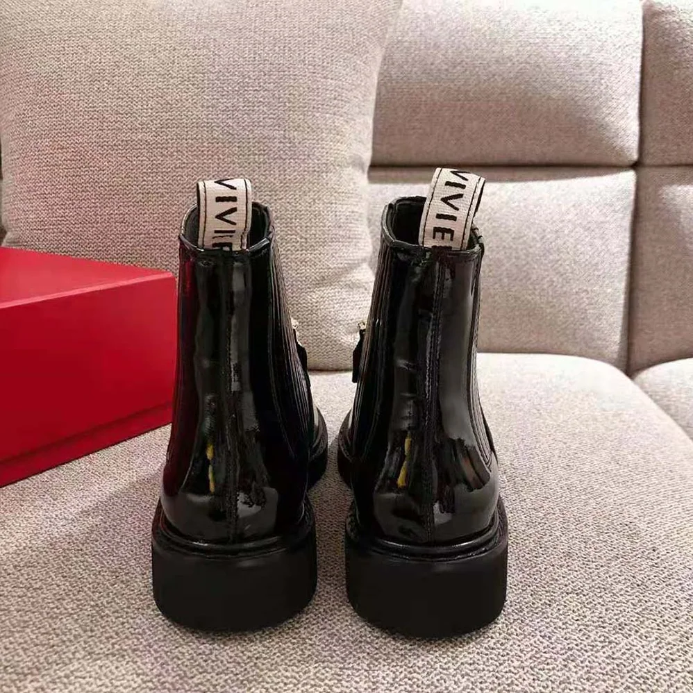 Roger Vivier Chelsea Viv' Rangers Strass Buckle Ankle Boots for Women in Black