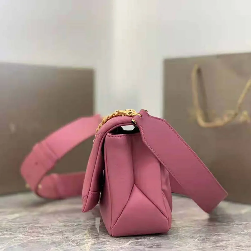Bvlgari Serpenti Cabochon Crossbody Bag for Women in Pink Bvlgari Serpenti Cabochon Crossbody Bag for Women in Pink