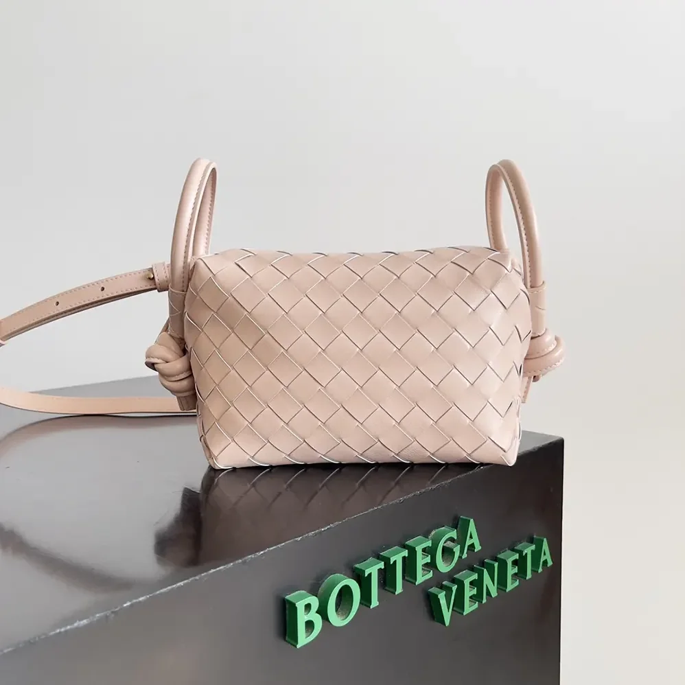 Bottega Veneta Top Handle Loop in Intrecciato Leather for Women in Pink