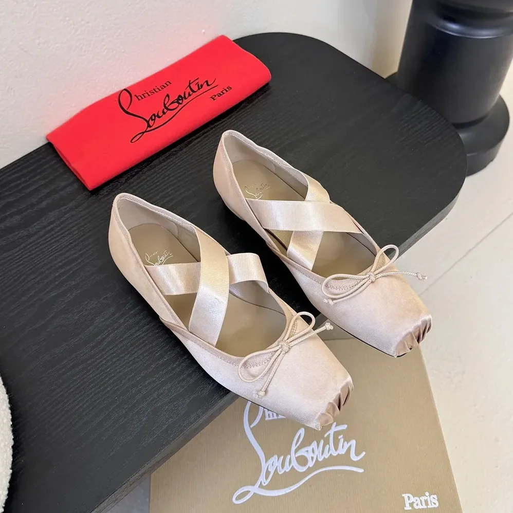 Christian Louboutin Cassiasticina Ballerinas Crepe Satin for Women in Pink Christian Louboutin Cassiasticina Ballerinas Crepe Satin for Women in Pink