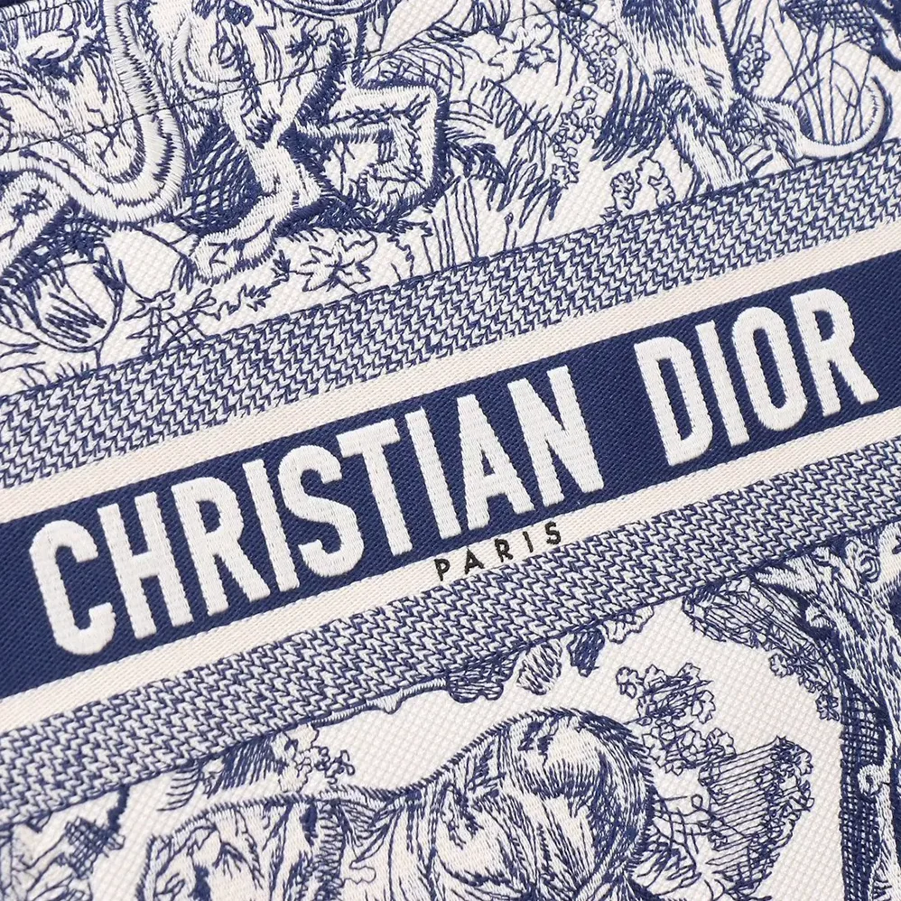 Dior Medium Dior Book Tote White and Navy Blue Toile de Jouy Sauvage Embroidery for Women Dior Medium Dior Book Tote White and Navy Blue Toile de Jouy Sauvage Embroidery for Women