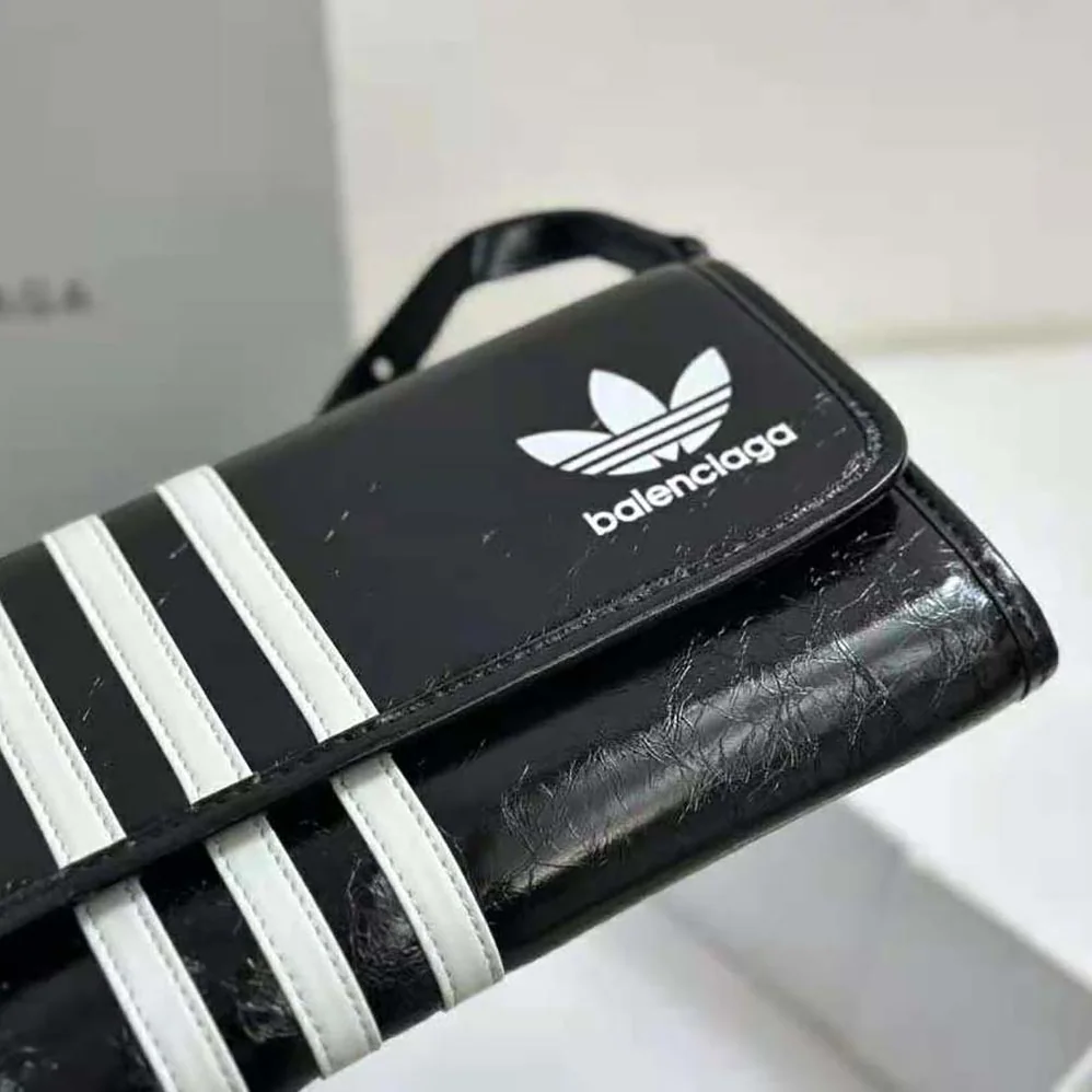 Balenciaga Balenciaga / Adidas Wallet on Strap in Black for Women Balenciaga Balenciaga / Adidas Wallet on Strap in Black for Women
