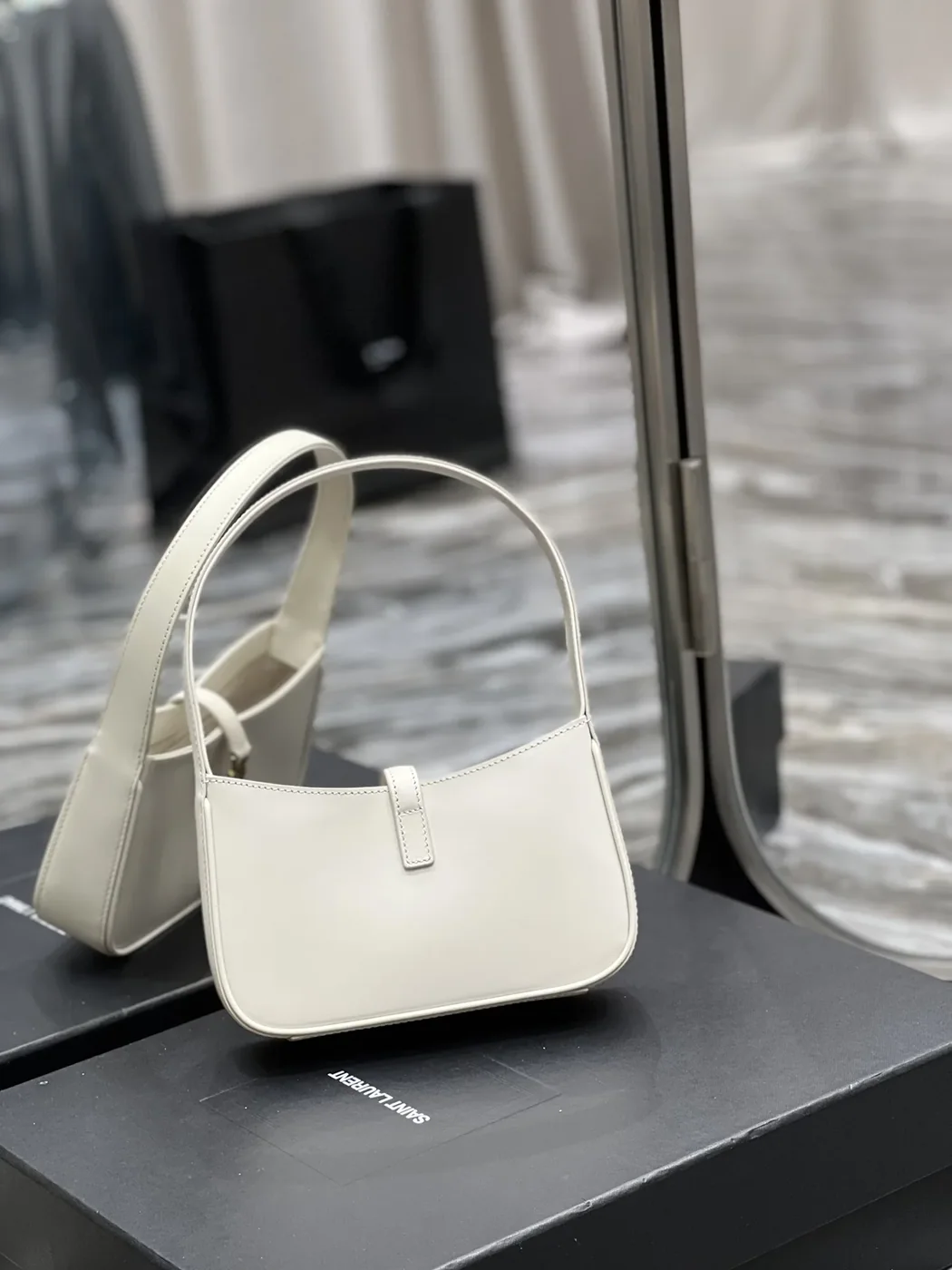 Saint Laurent Le 5 A 7 Mini White / Saint Laurent Le 5 A 7 Mini White /