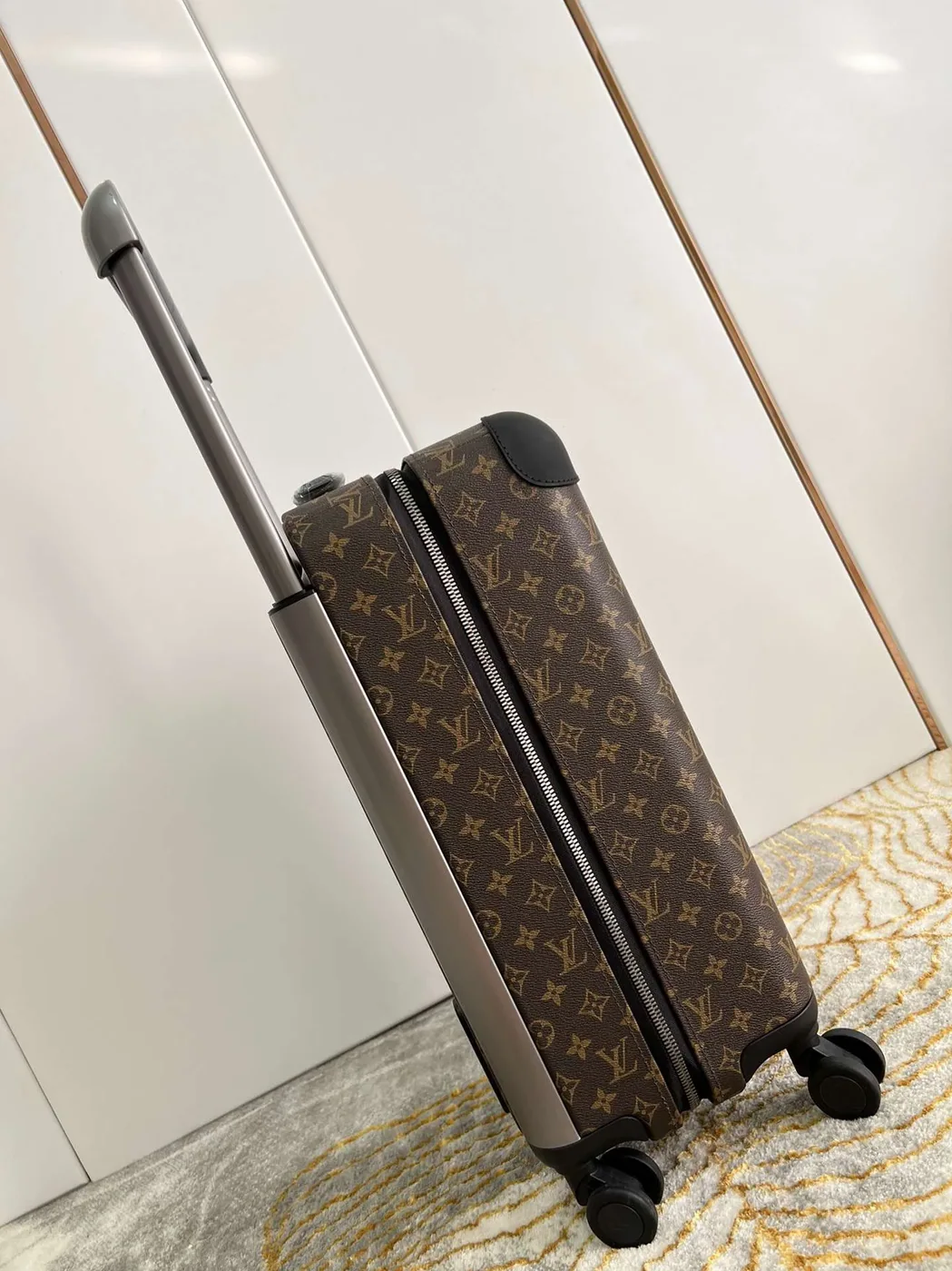 Louis Vuitton Horizon 55 Suitcase in Brown Champagne Hardware