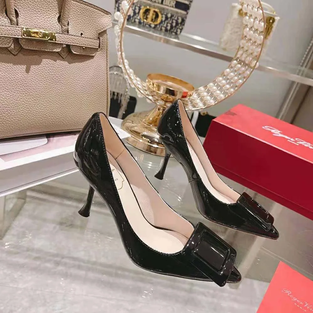 Roger Vivier Viv' In The City Pumps in Patent Leather for Women in Black Roger Vivier Viv' In The City Pumps in Patent Leather for Women in Black