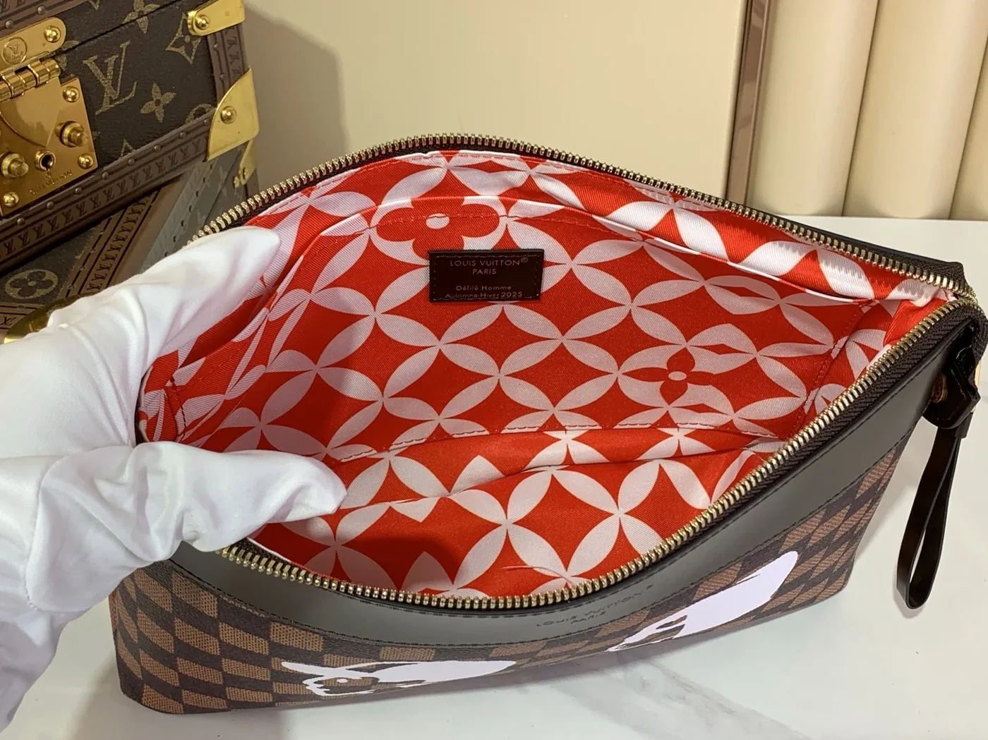 Louis Vuitton Pochette Voyage Souple Pouch / Brown Damier Canvas Gold Hardware Louis Vuitton Pochette Voyage Souple Pouch / Brown Damier Canvas Gold Hardware