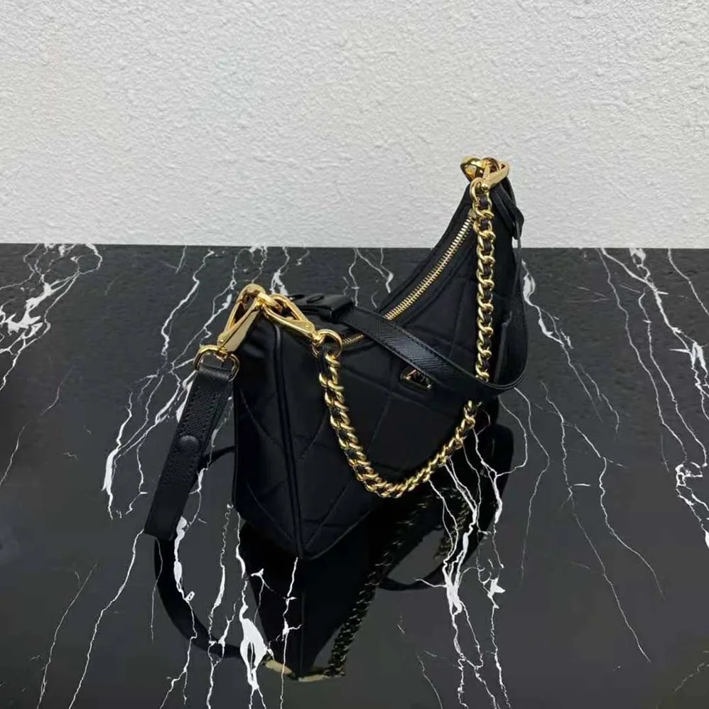Prada Prada Re-Edition 1995 Chaîne Re-Nylon mini-bag for Women in Black