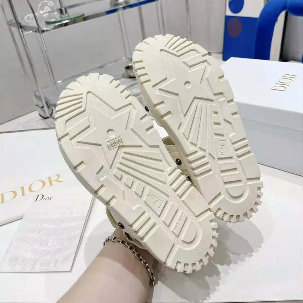 Dior Dioract Sandal White Lambskin and Silver for Women in Finish Rivets Dior Dioract Sandal White Lambskin and Silver for Women in Finish Rivets