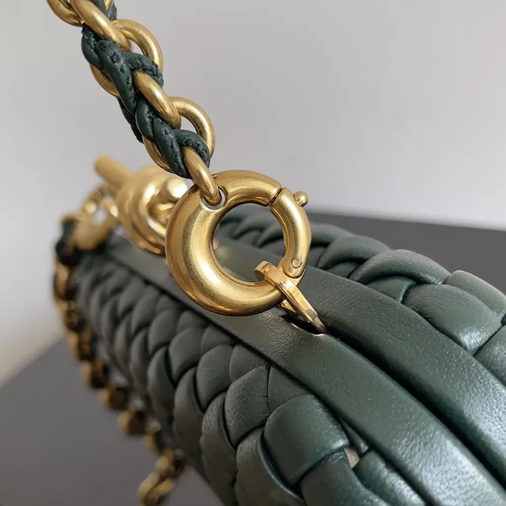 Bottega Veneta Knot Minaudière Clutch in Calfskin Leather for Women in Dark Green Bottega Veneta Knot Minaudière Clutch in Calfskin Leather for Women in Dark Green