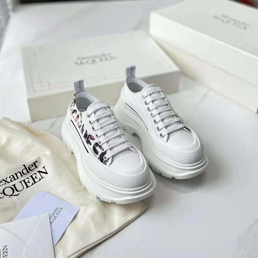 Alexander Mcqueen Tread Slick Lace for Unisex in up in White Alexander Mcqueen Tread Slick Lace for Unisex in up in White