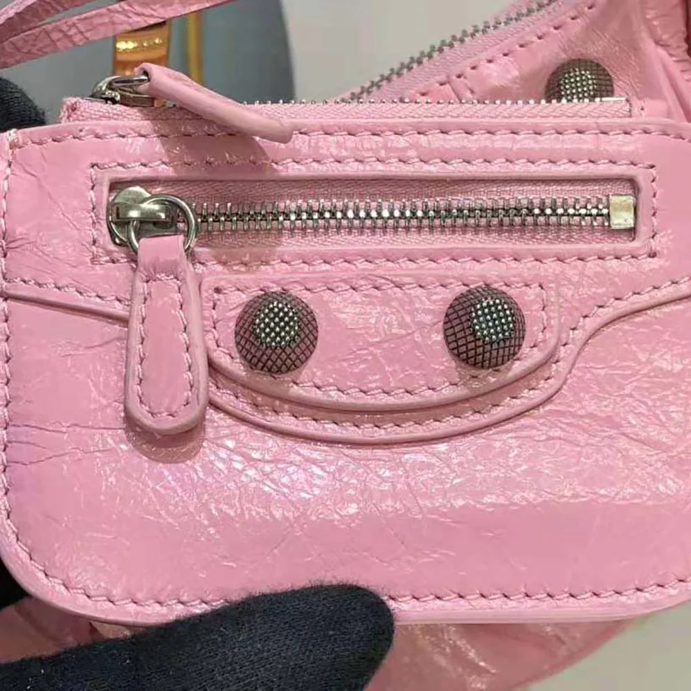 Balenciaga Le Cagole XS Shoulder Bag for Women in Pink Balenciaga Le Cagole XS Shoulder Bag for Women in Pink