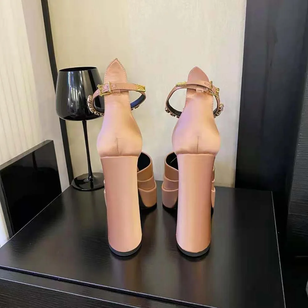 Versace Aevitas Pointy Platform Pumps in 16cm Heel Height for Women in Beige Versace Aevitas Pointy Platform Pumps in 16cm Heel Height for Women in Beige