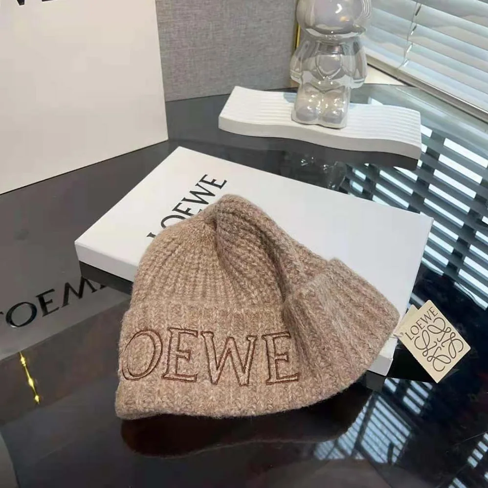 Loewe LOEWE Beanie in Wool for Unisex in Beige Loewe LOEWE Beanie in Wool for Unisex in Beige