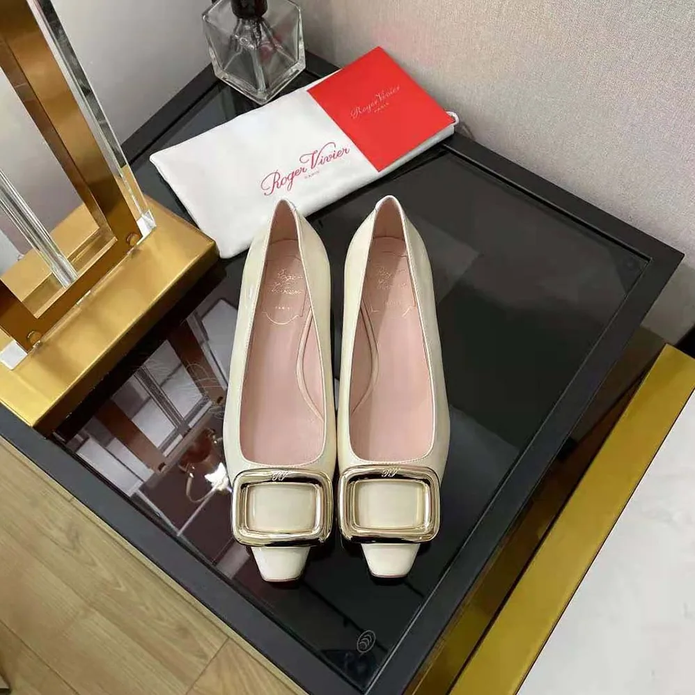 Roger Vivier Viv Choc Metal Buckle Ballerinas in Patent Leather for Women in White Roger Vivier Viv Choc Metal Buckle Ballerinas in Patent Leather for Women in White