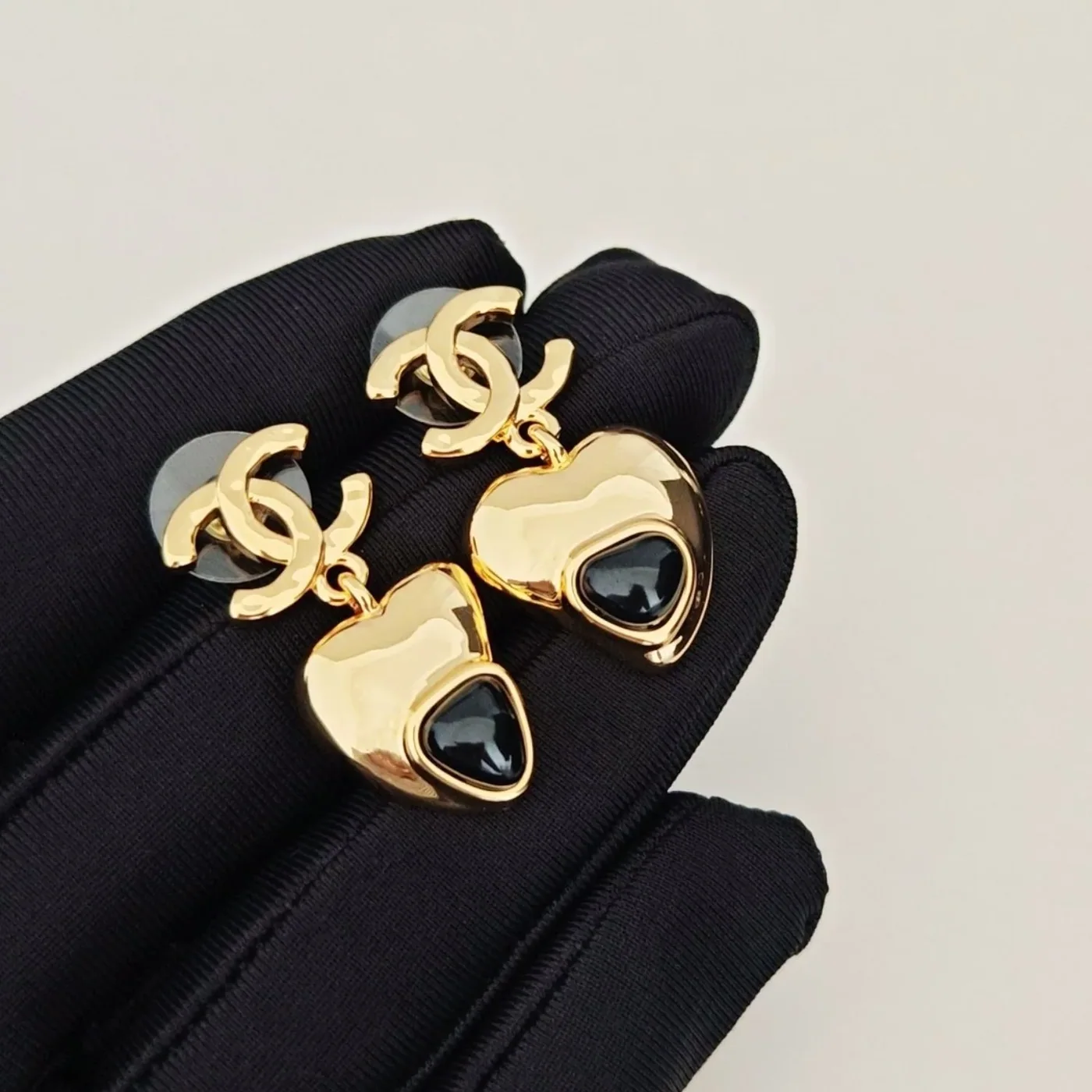 Chanel Heart Drop Earrings Gold in Toned Metal Chanel Heart Drop Earrings Gold in Toned Metal