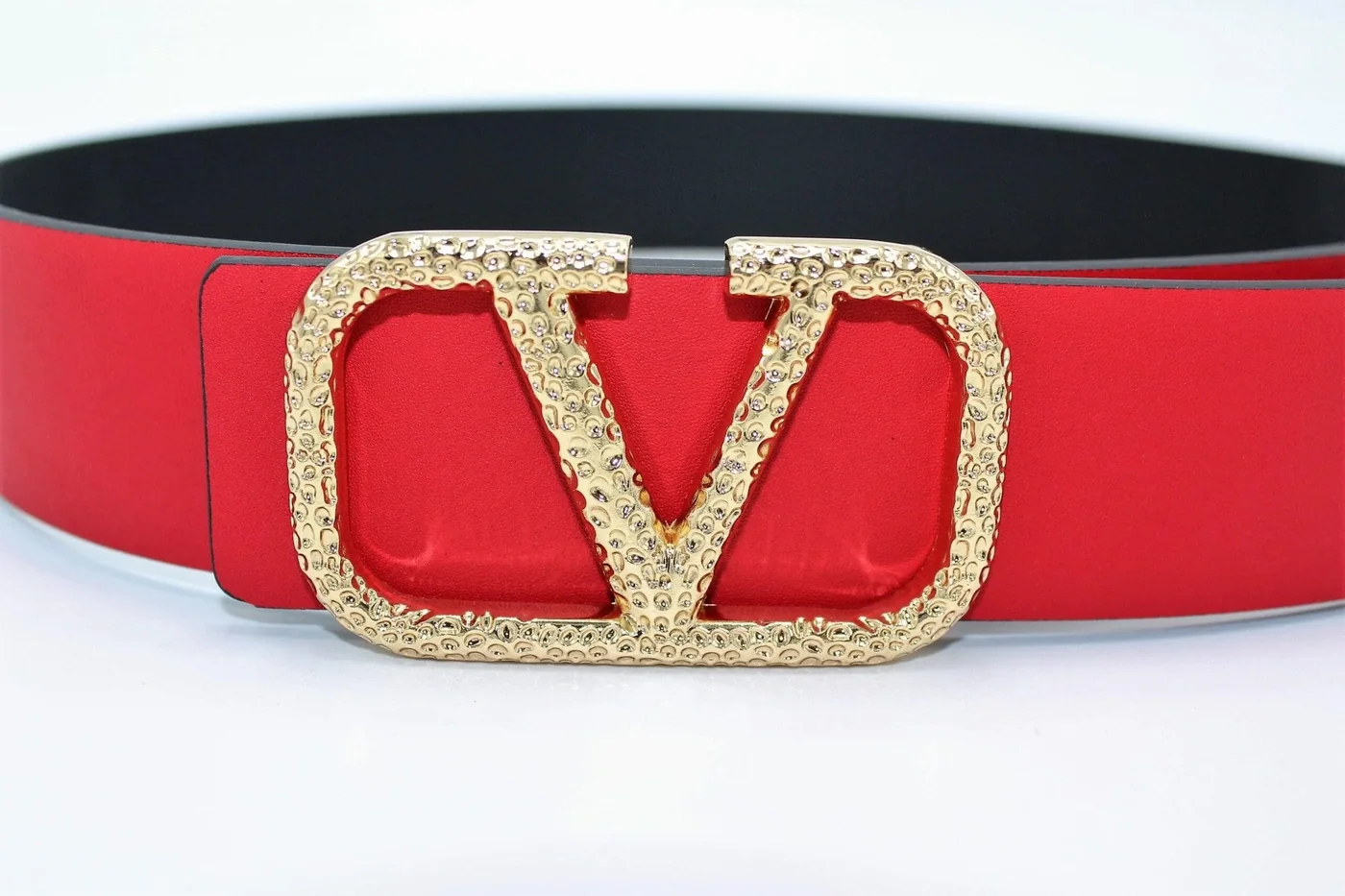 REVERSIBLE V LOGO SIGNATURE BELT IN GLOSSY CALFSKIN