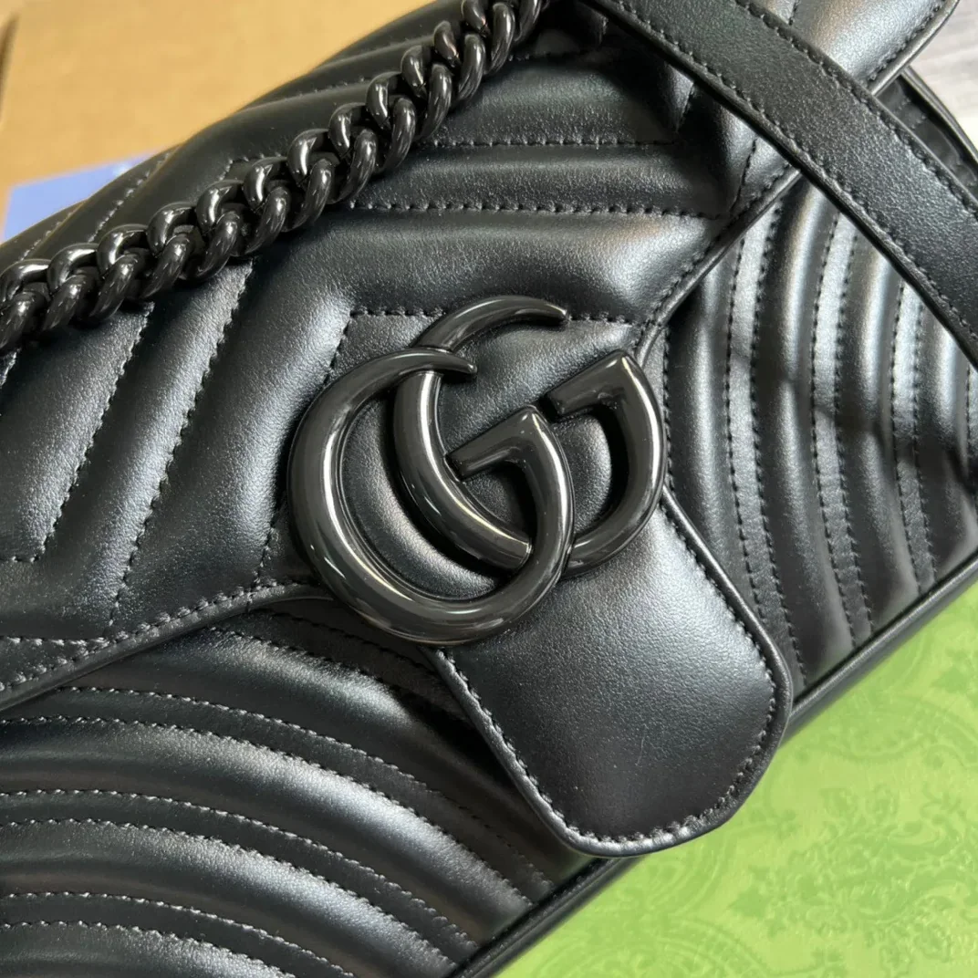 Gucci Marmont Small Matelasse Shoulder Bag / Black Matelasse Chevron Black Hardware Gucci Marmont Small Matelasse Shoulder Bag / Black Matelasse Chevron Black Hardware