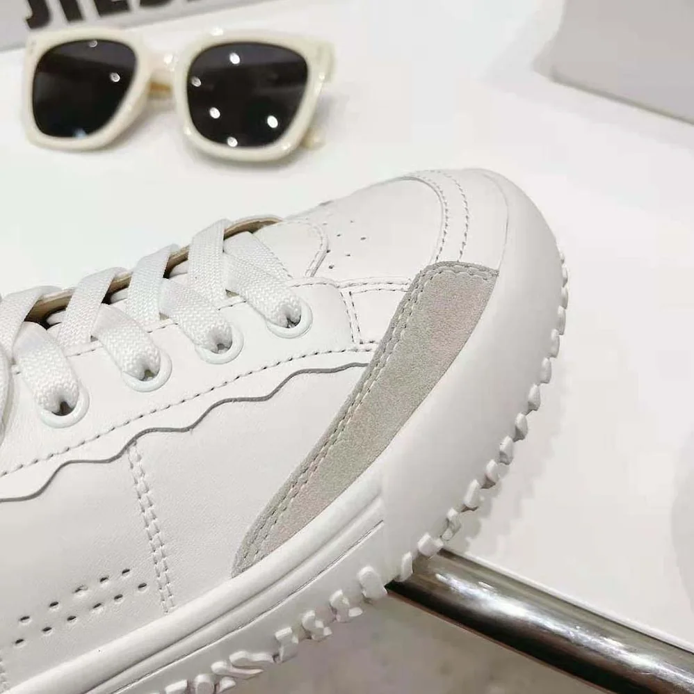 Chloe Franckie Low-Top Sneaker in Smooth Calfskin for Women in White Chloe Franckie Low-Top Sneaker in Smooth Calfskin for Women in White