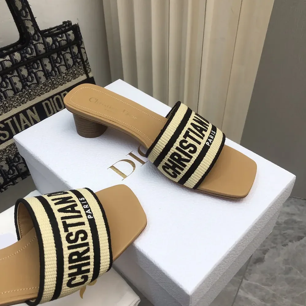 Dior Dway Heeled Slide Natural Raffia and Black Embroidered Cotton for Women Dior Dway Heeled Slide Natural Raffia and Black Embroidered Cotton for Women