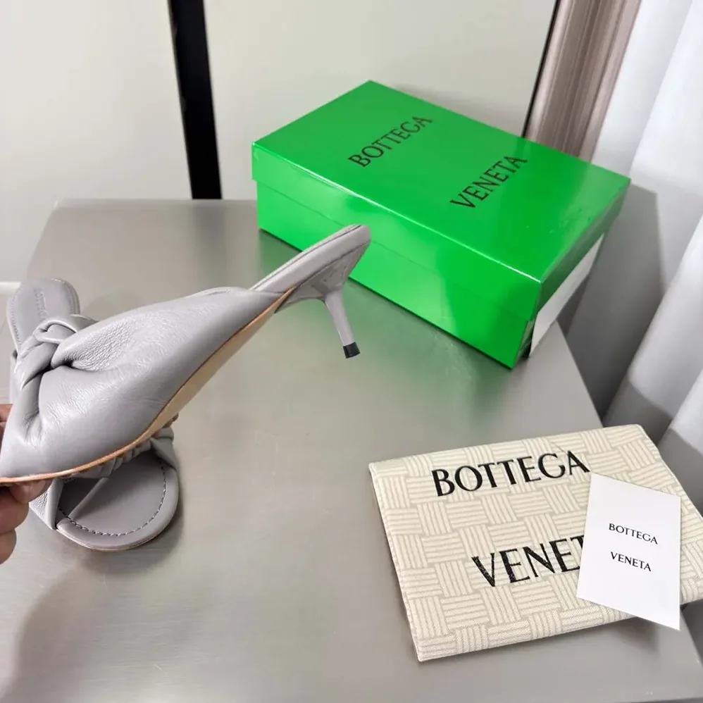 Bottega Veneta Cherry Mule in Supple Nappa Leather for Women in Basalt Bottega Veneta Cherry Mule in Supple Nappa Leather for Women in Basalt