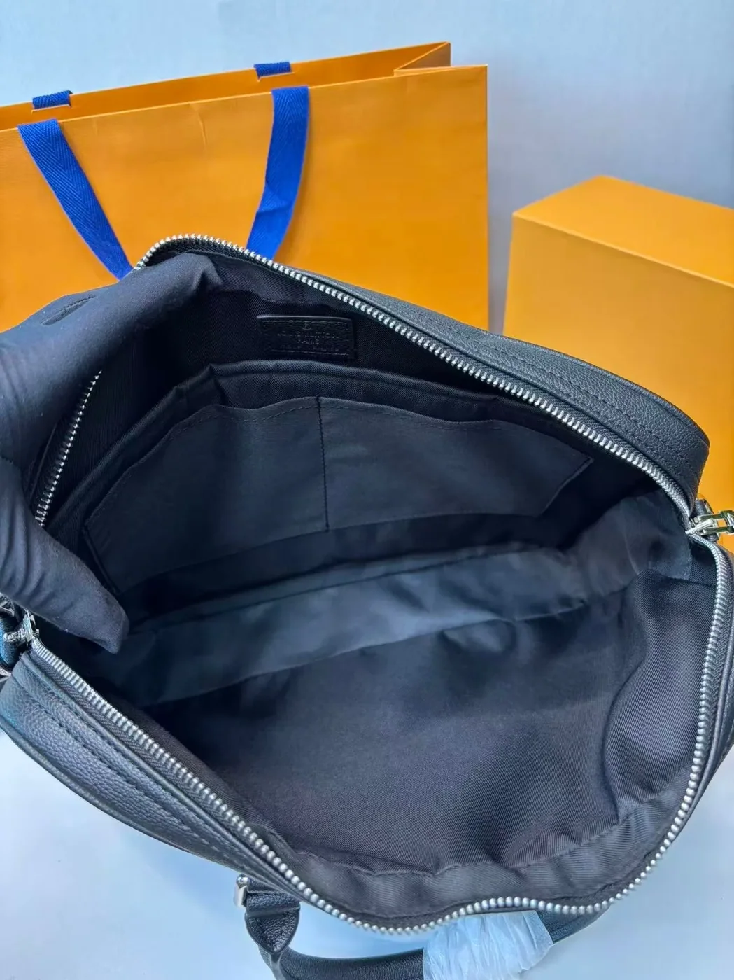 Louis Vuitton Porte in Documents Voyage PM Black / Louis Vuitton Porte in Documents Voyage PM Black /