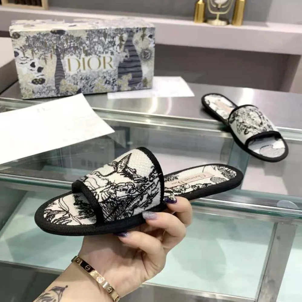 Dior Chez Moi Slide Black and White Dior Zodiac Embroidered Cotton for Women Dior Chez Moi Slide Black and White Dior Zodiac Embroidered Cotton for Women