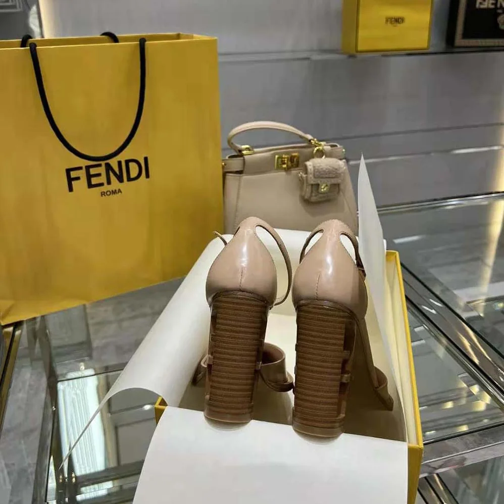 Fendi Cut Pink Leather High for Women in Heeled Court Shoes