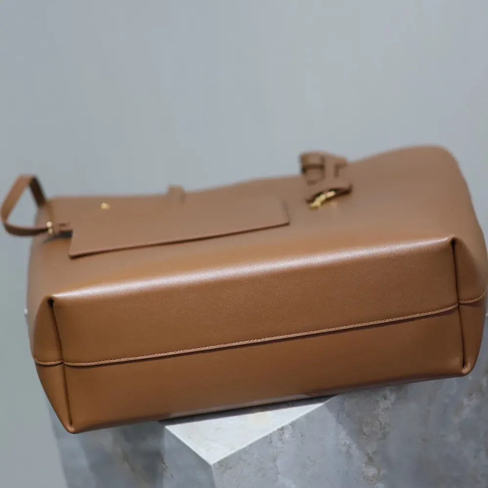 Saint Laurent YSL Shopping Saint Laurent in Leather for Women in Brown Saint Laurent YSL Shopping Saint Laurent in Leather for Women in Brown