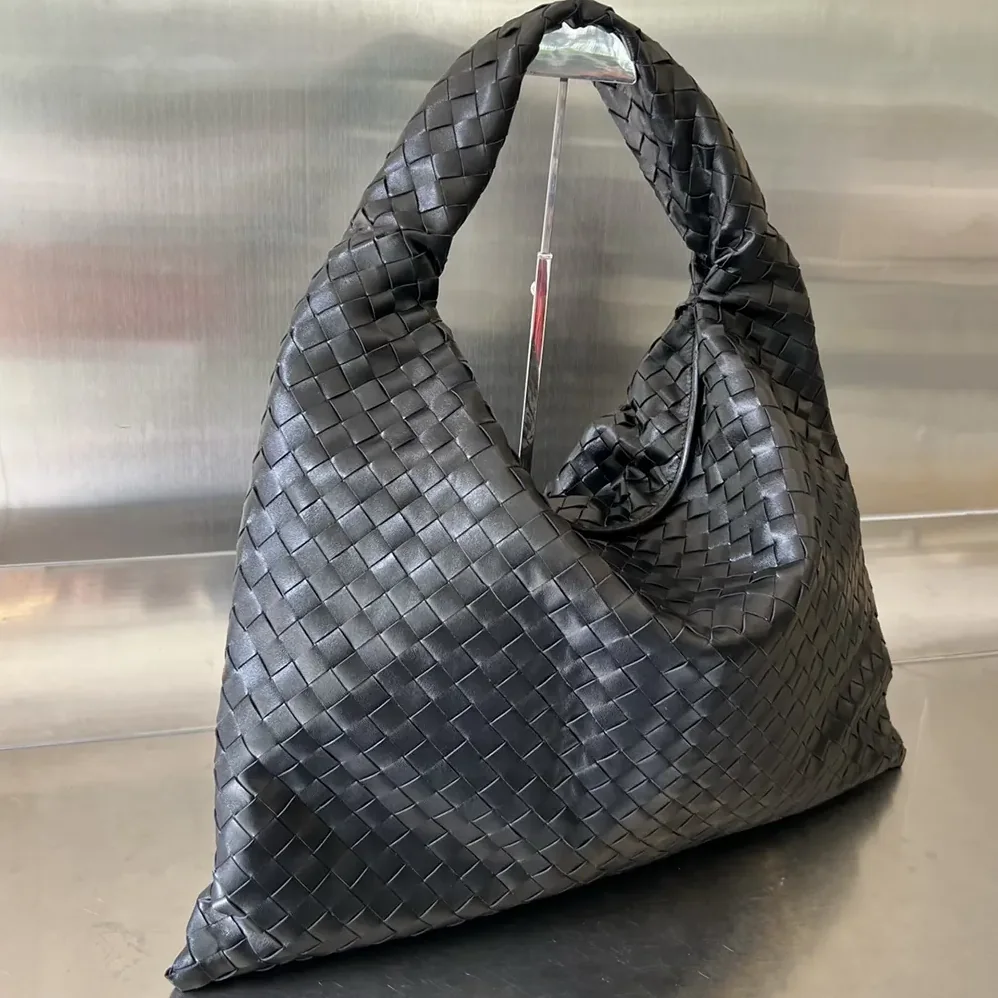 Bottega Veneta Large Hop Shoulder Bag in Calf Leather for Women in Black