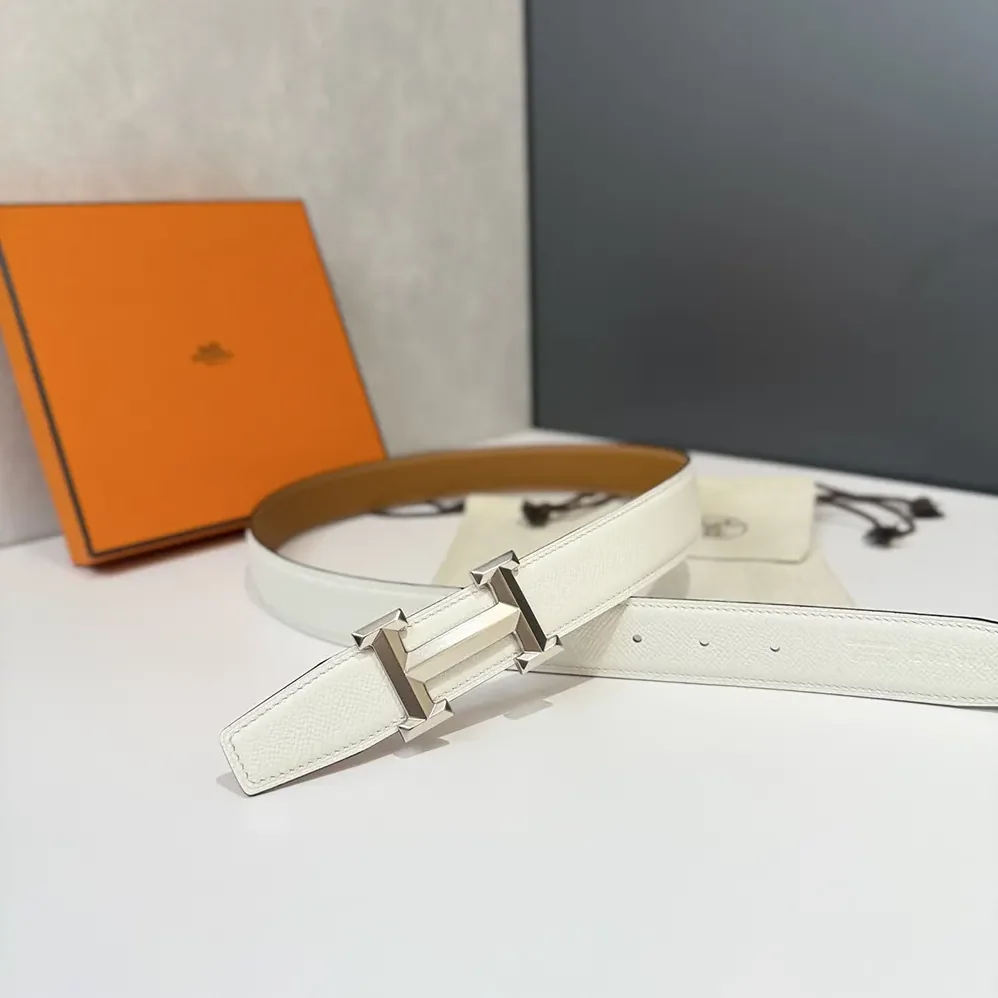 Hermes H Belt Buckle & Reversible Leather Strap 32 mm for Unisex in White/Brown Hermes H Belt Buckle & Reversible Leather Strap 32 mm for Unisex in White/Brown
