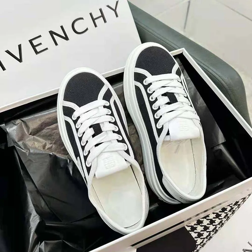 Givenchy City Platform Sneakers in Canvas for Women in Black Givenchy City Platform Sneakers in Canvas for Women in Black