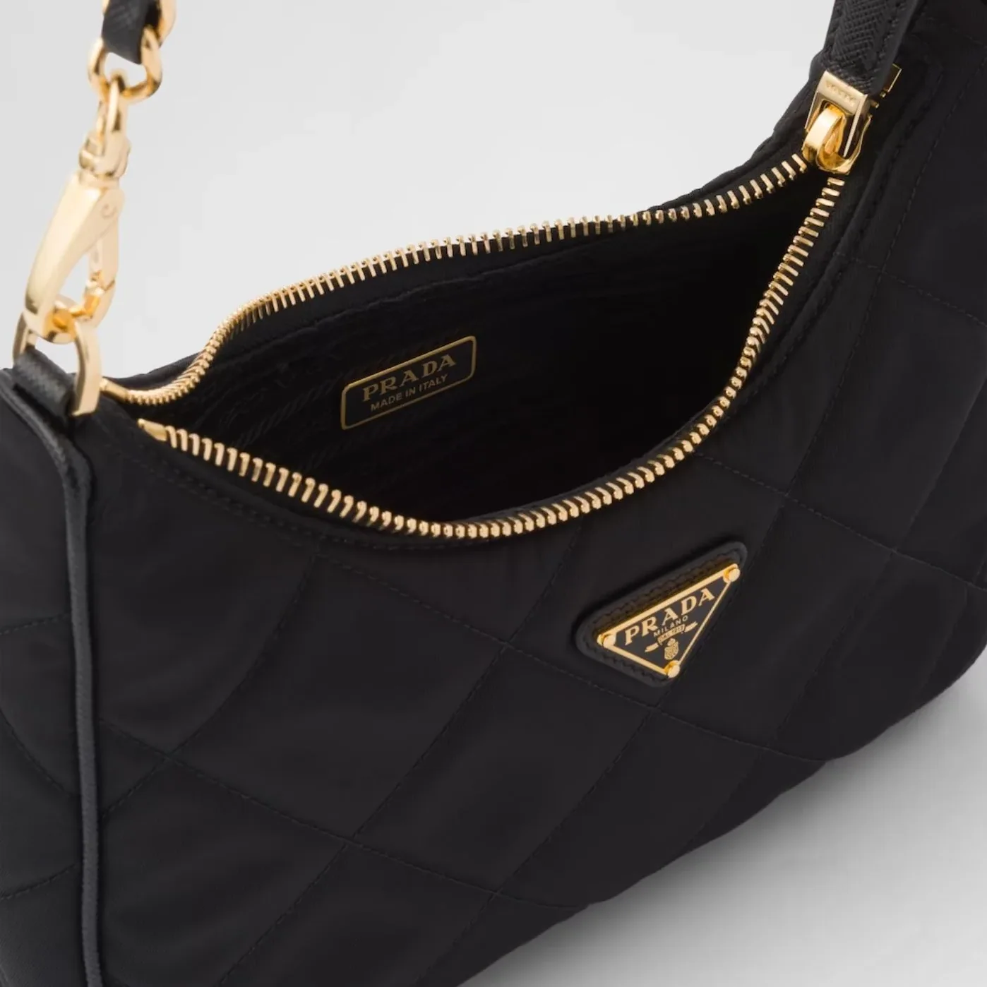 Prada Re- 1995 Chaîne Re-Nylon Mini-Bag Black 1BC204_2AOS_F0002_V_QOO- / 8.6 Inches Prada Re- 1995 Chaîne Re-Nylon Mini-Bag Black 1BC204_2AOS_F0002_V_QOO- / 8.6 Inches