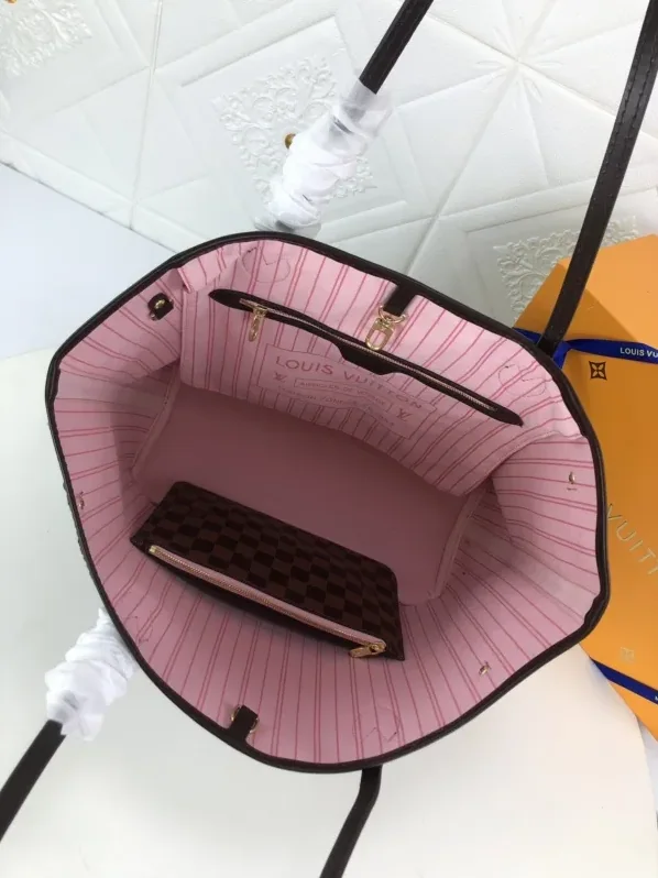 Louis Vuitton Neverfull MM Tote Bag in Brown Gold Hardware