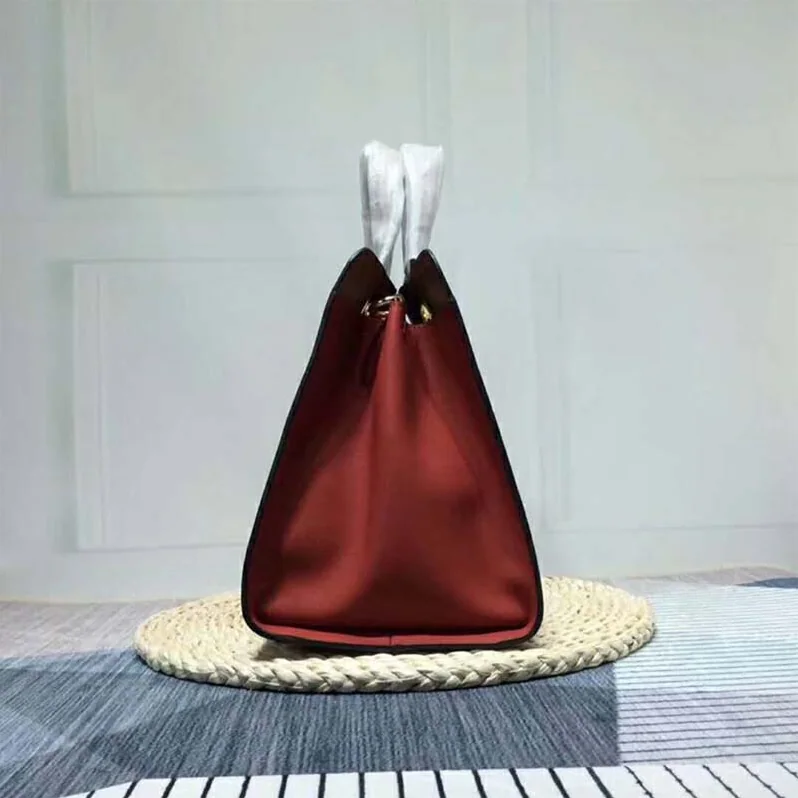 Burberry The Leather Crest Grommet Detail Tote for Women in Red