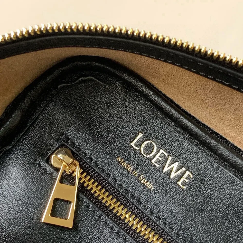 Loewe Amazona 28 Bag in Nappa Calfskin for Unisex in Black Loewe Amazona 28 Bag in Nappa Calfskin for Unisex in Black