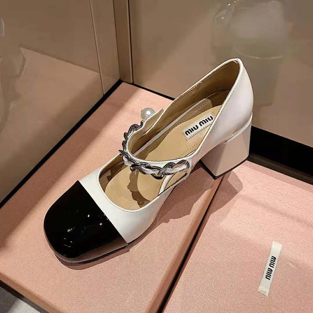 Miu Miu Patent Leather Pumps in 65 mm Heel for Women in White Miu Miu Patent Leather Pumps in 65 mm Heel for Women in White