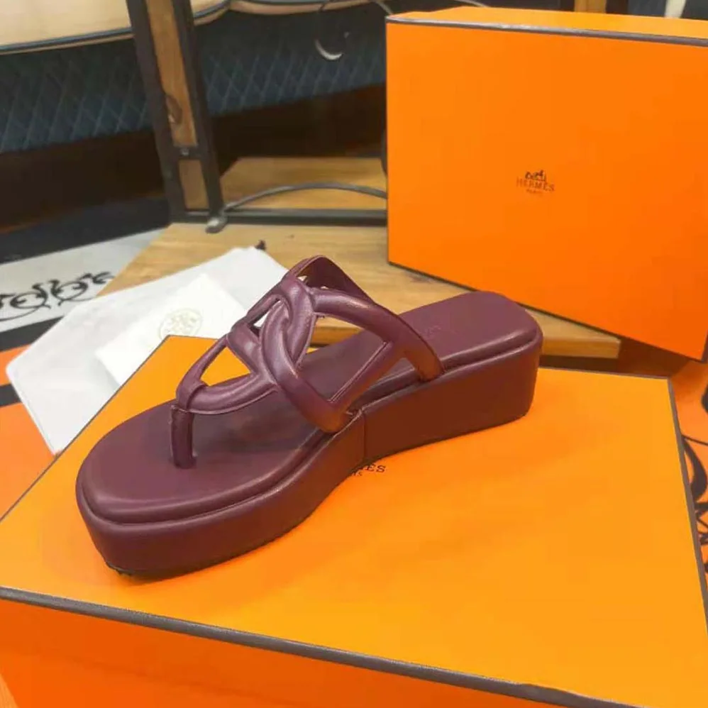 Hermes Gipsy Sandal in Nappa Leather for Women in Maroon